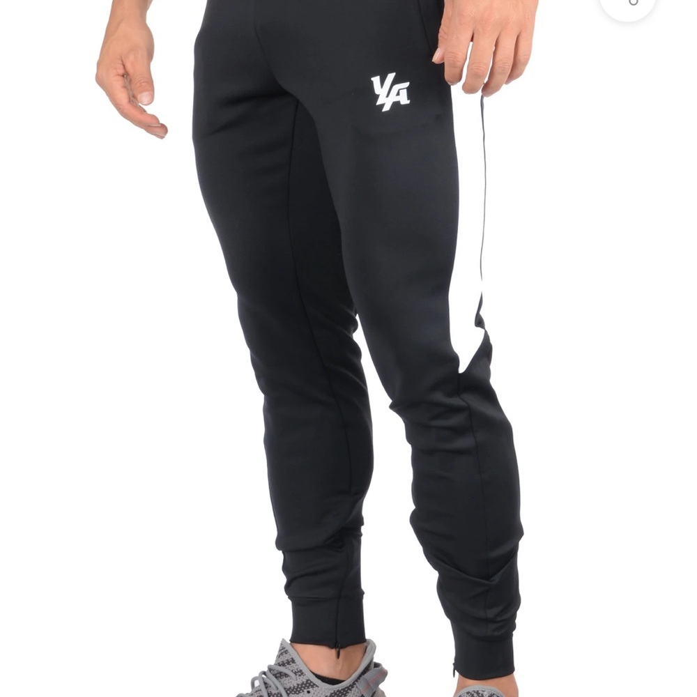 Young La Joggers